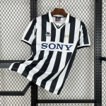 Retro Juventus 1996/97 Home Jersey
